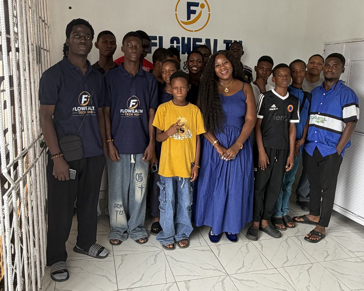 Flowealth learners with founder Flowealth Nikoro